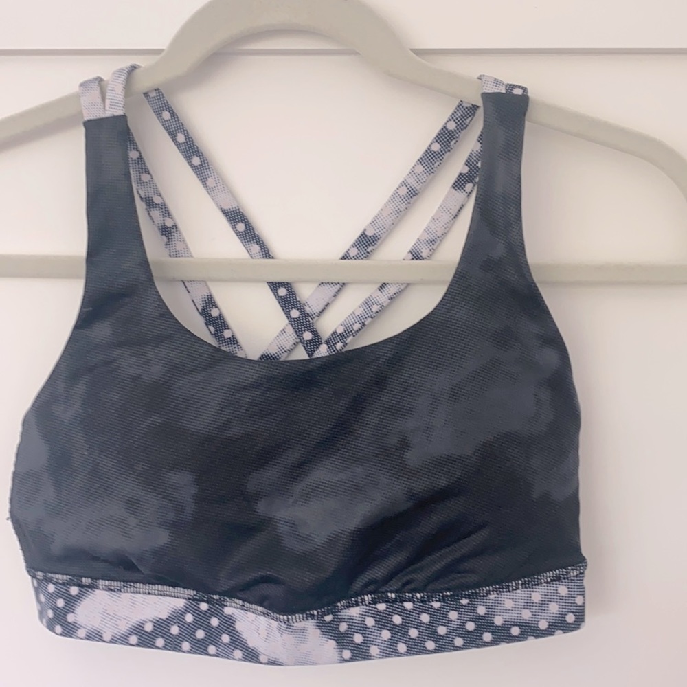 Lululemon free to be wild sports bra size 4